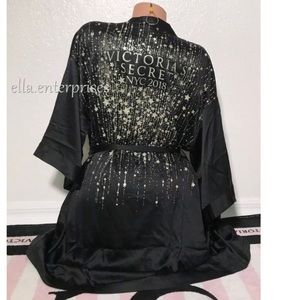 VS NYC Fashion Show 2018 Black Gold Glitter Robe